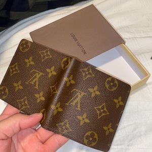 SOLD Louis Vuitton men wallet